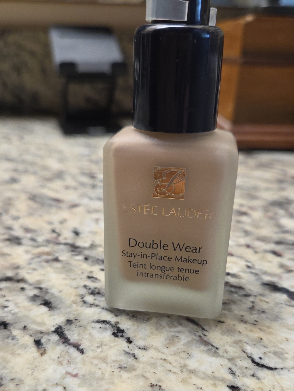 Estee Lauder Double Wear Foundation – 1N0 PORCELAIN